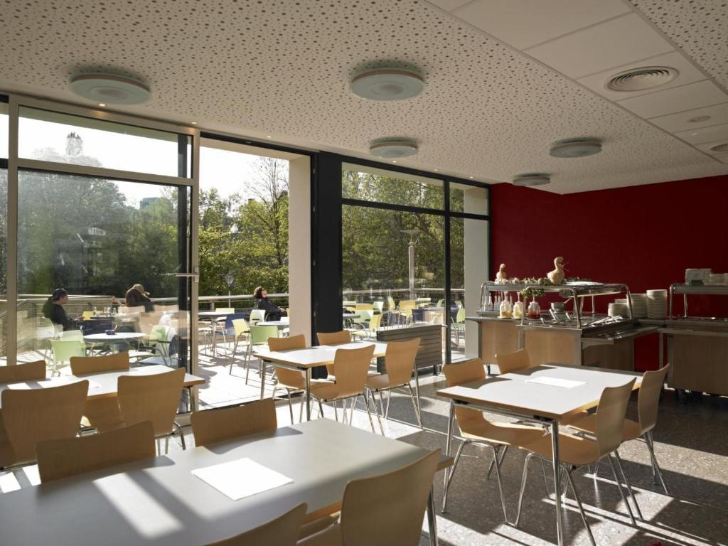 Youth Hostel Luxembourg City Экстерьер фото The dining room at the University of Nottingham's University Park campus