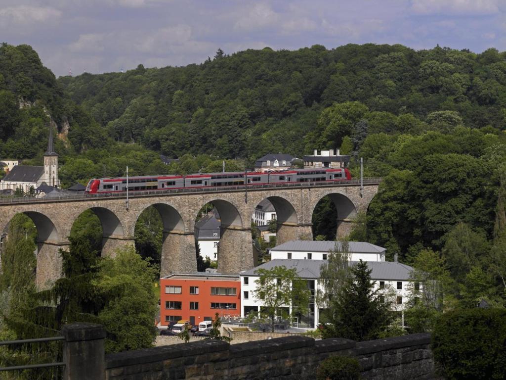 Youth Hostel Luxembourg City Экстерьер фото The railway bridge over the Lahn
